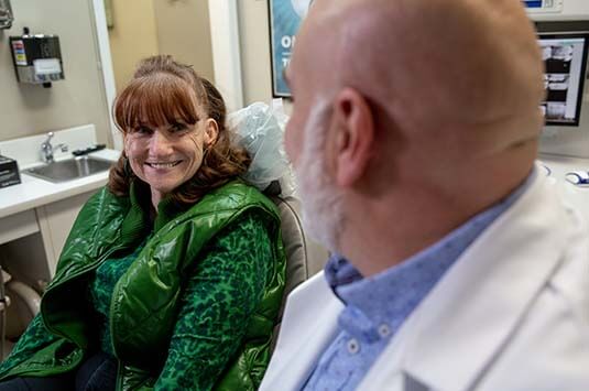 Find Out How to Get New Teeth With Dentures